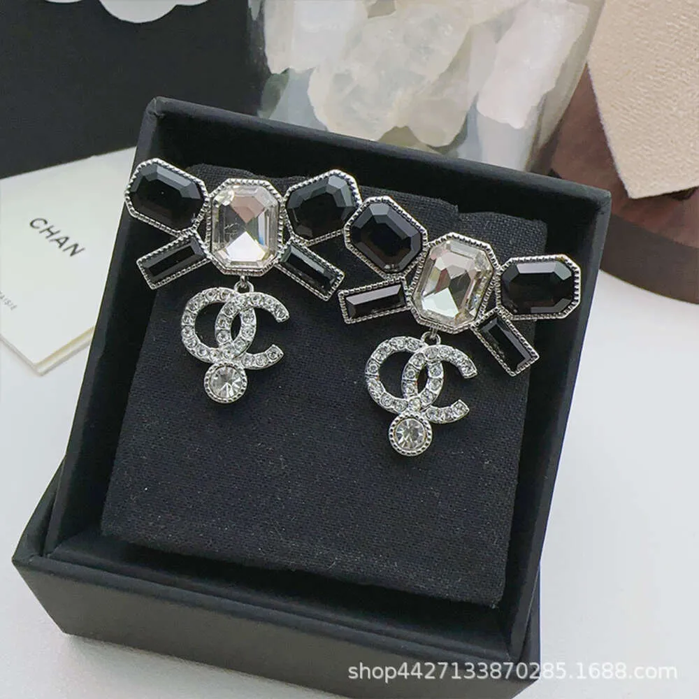 24SS Designer Channel Xiaoxiangfeng 2023 Ny kändisstil Silverbrev Bow Halsband örhänge Set Internet röda örhängen