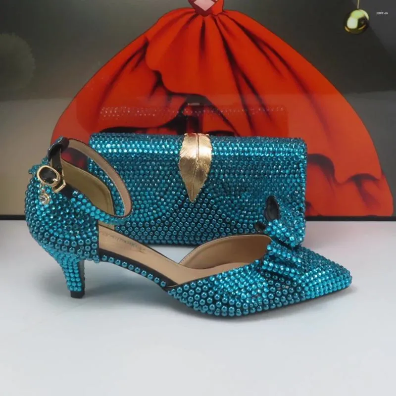 Jurk Schoenen 2024 Collectie Mode Teal Blue Crystal Vrouwen Bruiloft Met Bijpassende Tassen Peep Toe Hoge Pompen Open En Portemonnee