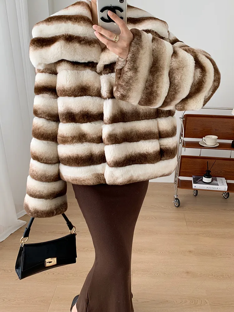 진짜 모피 재킷 여자 겨울 코트 디자이너 줄무늬 토끼 ​​모피 꼭대기 외부웨어 스트리트웨어 힙합 옷 숙녀