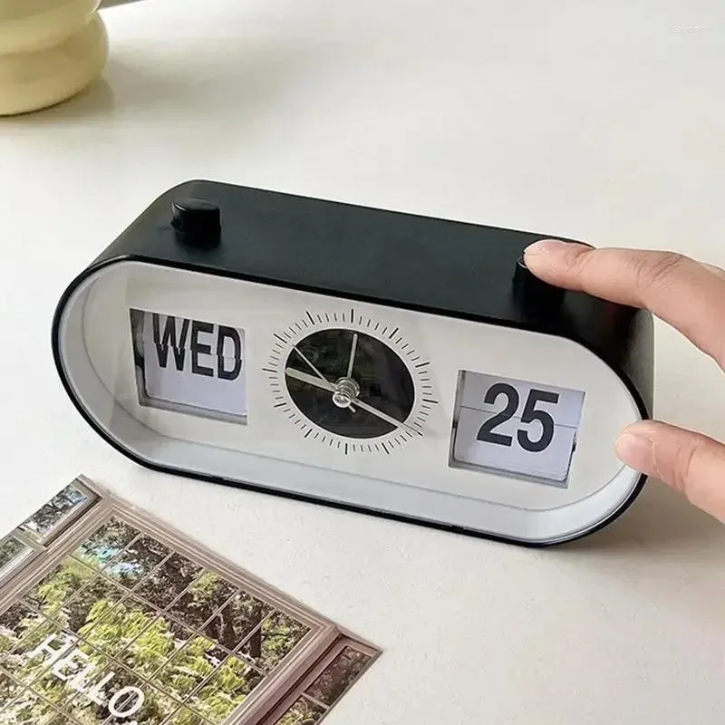 Bordklockor Digital Alarm Clock Desktop Decompression Ringer Manual Button Sidan Turning Calender Home Bedroom Ornament