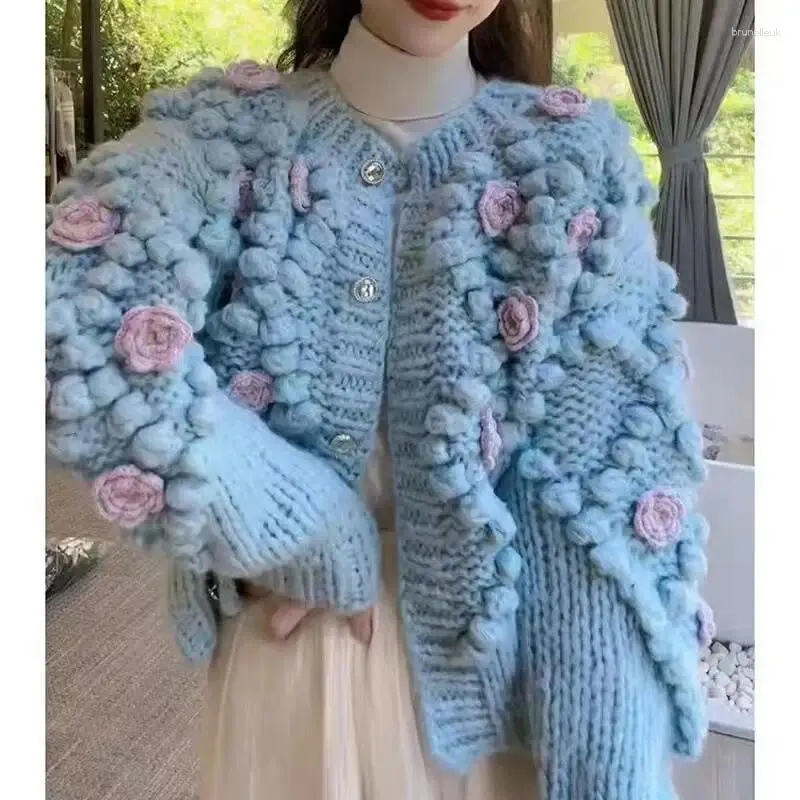 Tricots pour femmes automne mode pull tricoté haut pour femme Style doux fait à la main 3D fleur doux lâche blanc Cardigan manteau vêtements