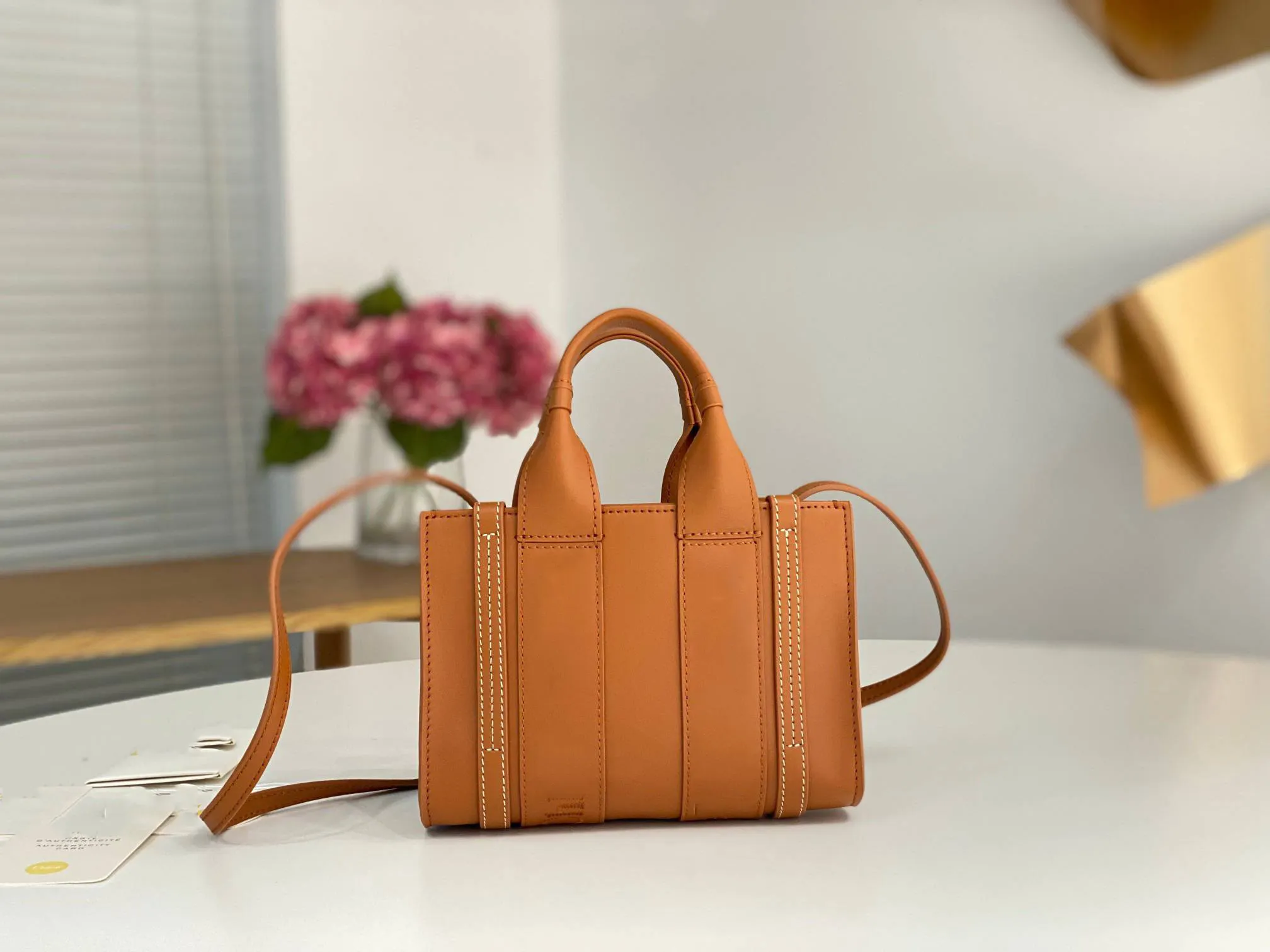 Designer Bag Shopping bag embroidery Smooth calf leather tote bag Shopping bag Single shoulder crossbody handbag