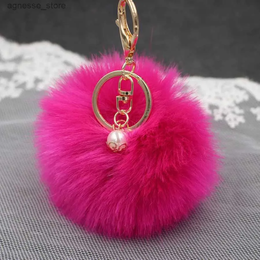 Keychains Lanyards Wholesale POMS Keychains med Pearl Fluffy Keychain Faux Rabbit Fur Keyring for Girls Women R231201