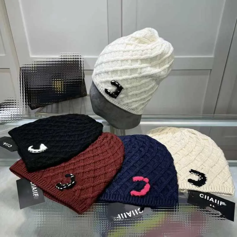 Beanie/Skull Caps Designer 2023 New Autumn/Winter Edged Hat Letter Fashion汎用性の高い柔らかく快適なコールドハットトレンディウールハット1J1x