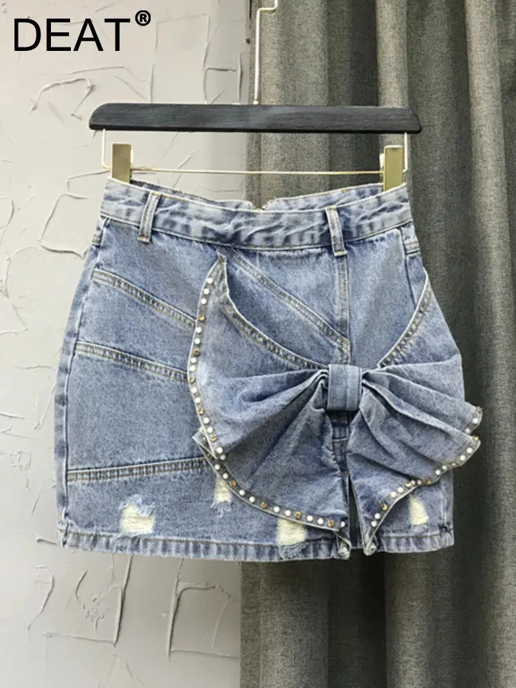 Skirts DEAT Women s Denim Skirt Three d Bow Diamond High Waist Distressed Blue Wrap Hip Mini 2023 Autumn Fashion 29L1296 231201