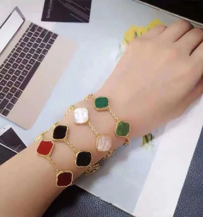 Luxury goods 5 flowers Classic Fashion Four Leaf Clover bracelet 18K Gold Chain Shell Bracelets Charm Brand Bangle Hand jewelry me3364350