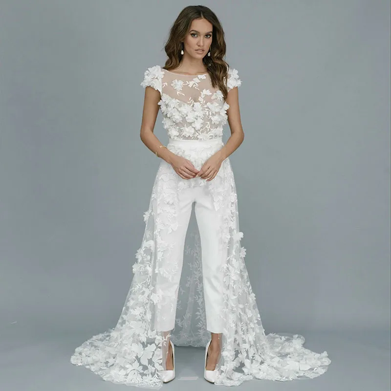 2023 Bröllop Jumpsuitklänning Långt tåg 3D Floral Applique Backless Bridal Party Glows Pants Passar Illusion Cap Sleeves Vestidos de Novia