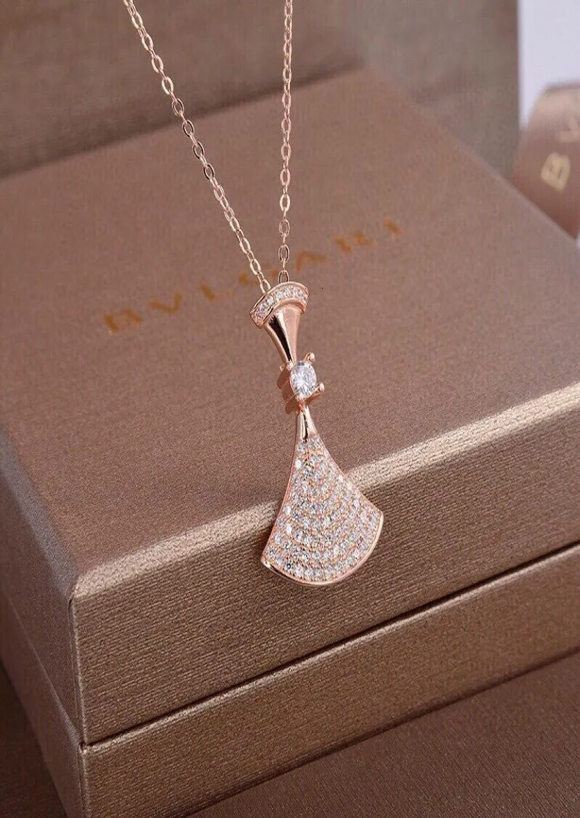 2020 haute qualité bijoux de mode dames collier avec robe de soirée bijoux charme magnifique pendentif collier ZHD88840659