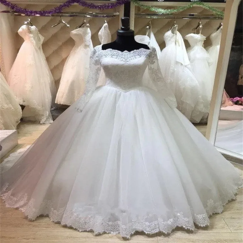 Princess Laceful Wedding Dress Illusion Långärmad bollklänning Landsstil Brudklänningsapplikationer Korsett Sweep Train Tulle Bride Dress Farm Robe de Mariage 2024