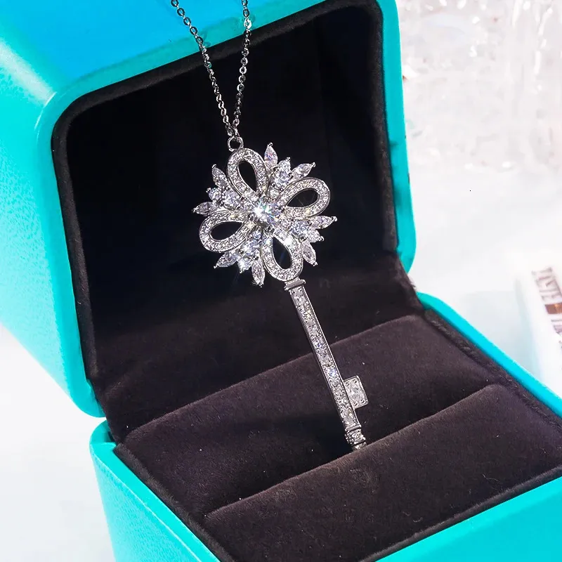 Chokers Snowflake Diamond Key Necklace 100 925 Sterling Silver Fashion Wedding Dinner Party Fine Jewelry for Women Födelsedagspresent 231201