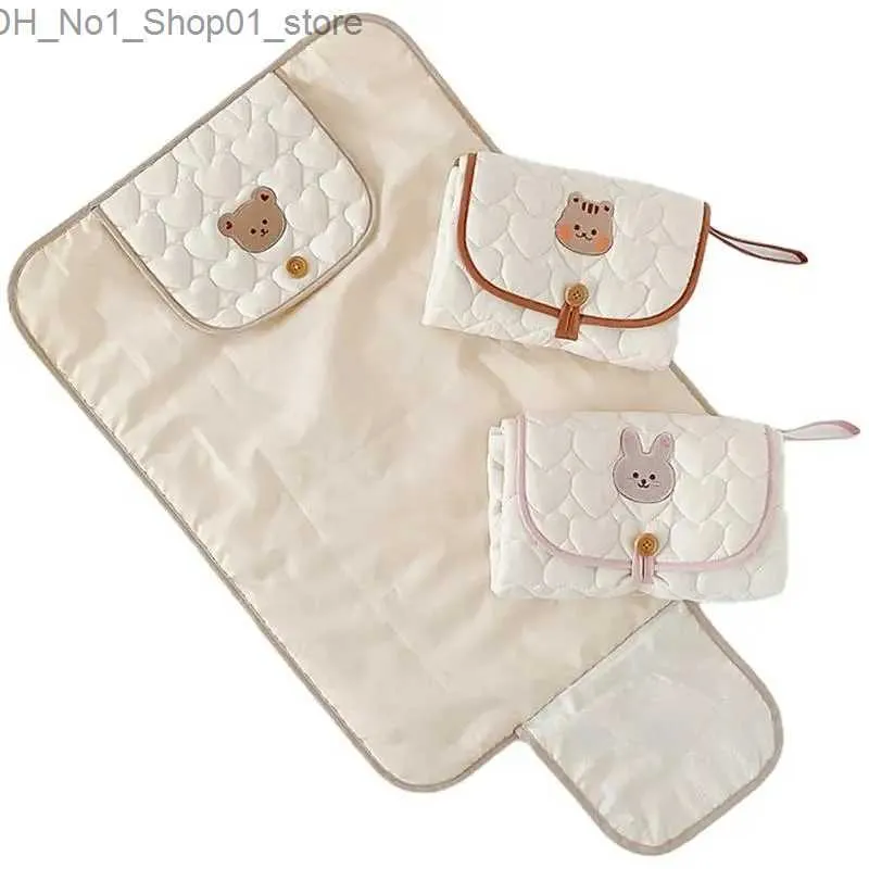 Cambiadores Cubiertas Portátil Bebé Pañal Cambio Pad Plegable Impermeable Lindo Oso Conejito Recién Nacido Acolchado para Cuna Cochecito Multifunción Pañal Pad Q231202