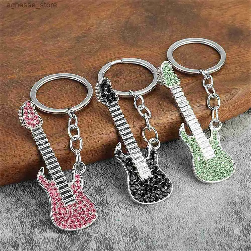 Keychains Lanyards Fashion Colorful Guitar Keychain for Women Men Musical Instrument Keyring Car Key Holder Handbag Accessories R231201