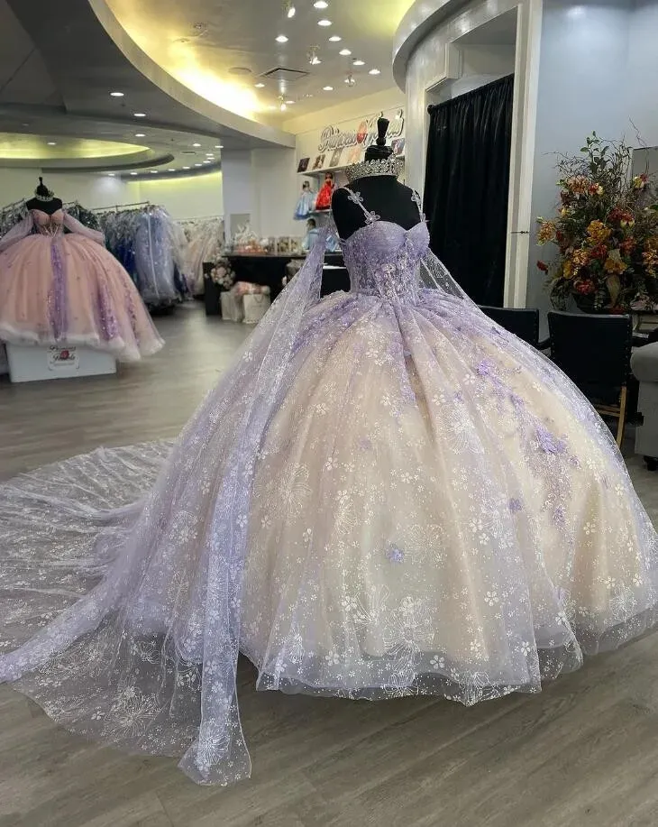 اللافندر شامبانيا ، فساتين الأميرة Quinceanera مع Cape Sparkly Floral Pupy Skirt Sweet 15 Corset Vestido de Festa Gala