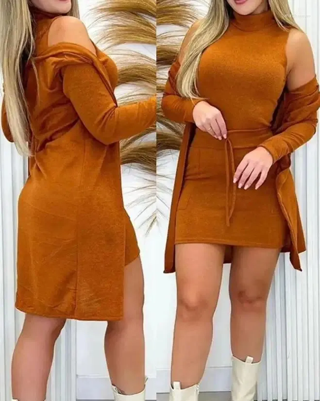 Abiti da lavoro Casual Set da 3 pezzi Completi da donna Collo a lupetto Canotta aperta sul davanti Canottiera alla moda con coulisse Minigonna skinny con cappotto lungo