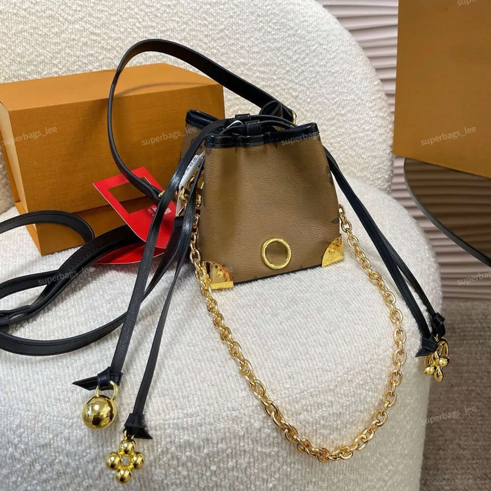 7a designer väska kvinnor axelväskor gamla blommor nano mini handväska kvinnor läder väska kedja hink väska mode crossbody väskor med låda