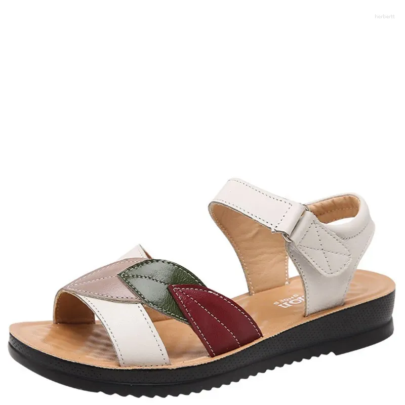 Sandaler Women Flat Sandal 2023 Leather Cross Strap Rom Style Högkvalitativa sommarskor Buckle