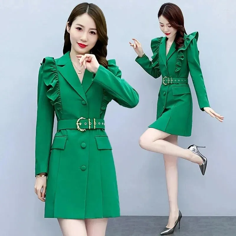 Kvinnors dike rockar Green Windbreaker Autumn 2023 Chic Design Sense Fashion Jacket Black Belt Dress Long Blazer Female Outwear Elegant