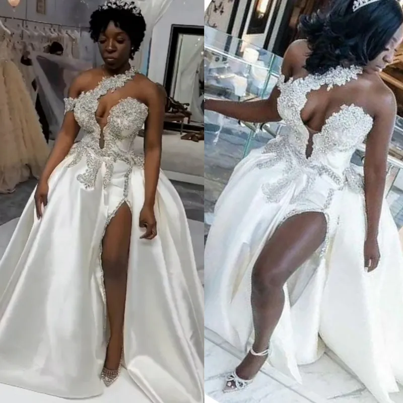 Abiti da sposa country Aso Ebi taglie forti Una spalla con strass Spacco frontale Abito da sposa affascinante sexy Abiti da sposa arabi africani per donne nere CDW010