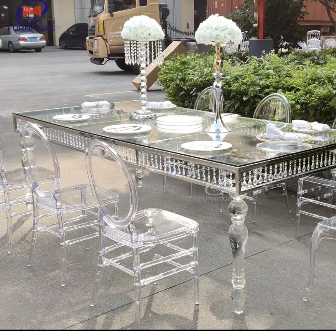 Table à manger de banquet de luxe en gros, dessus blanc, tables de mariage en MDF à vendre, hôtel de mariage en verre acrylique sur le bureau 028