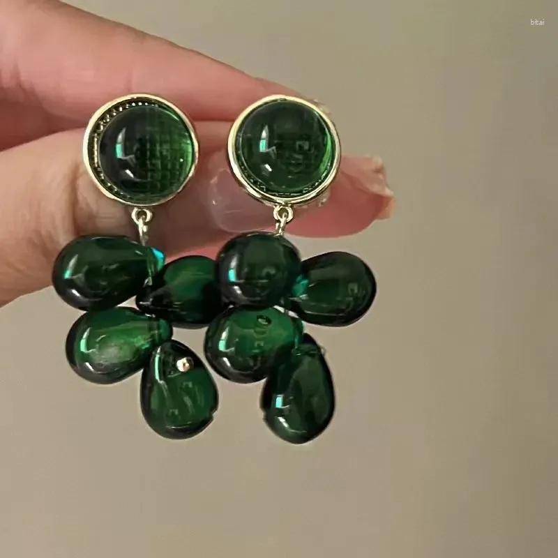 Boucles d'oreilles pendantes Vintage en forme de raisin vert pour femmes, Simple, luxe, pendentif en cristal coloré, Clip, bijoux de tempérament, cadeaux