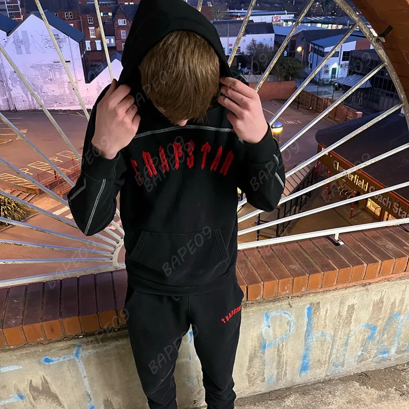 Black Hoodie Trapstar Tracksuit Rainbow Handduk broderi avkodande huva män och kvinnor sportkläder kostym