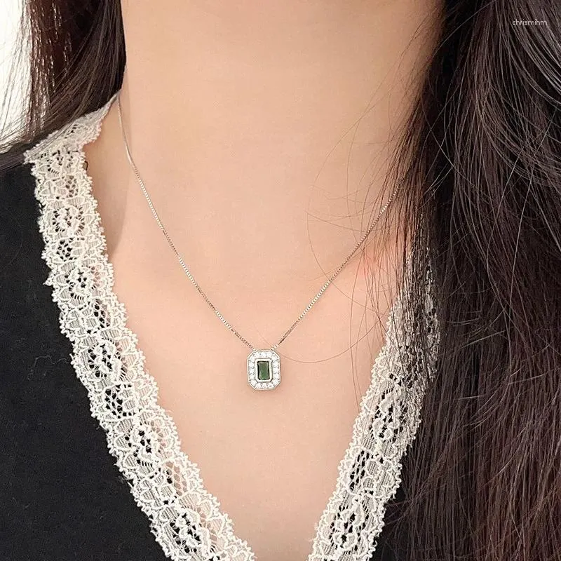 Pingentes retângulo verde colar de cristal 925 banhado a prata delicada zircônia cúbica esmeralda corte pingente de pedra de aniversário para mulheres