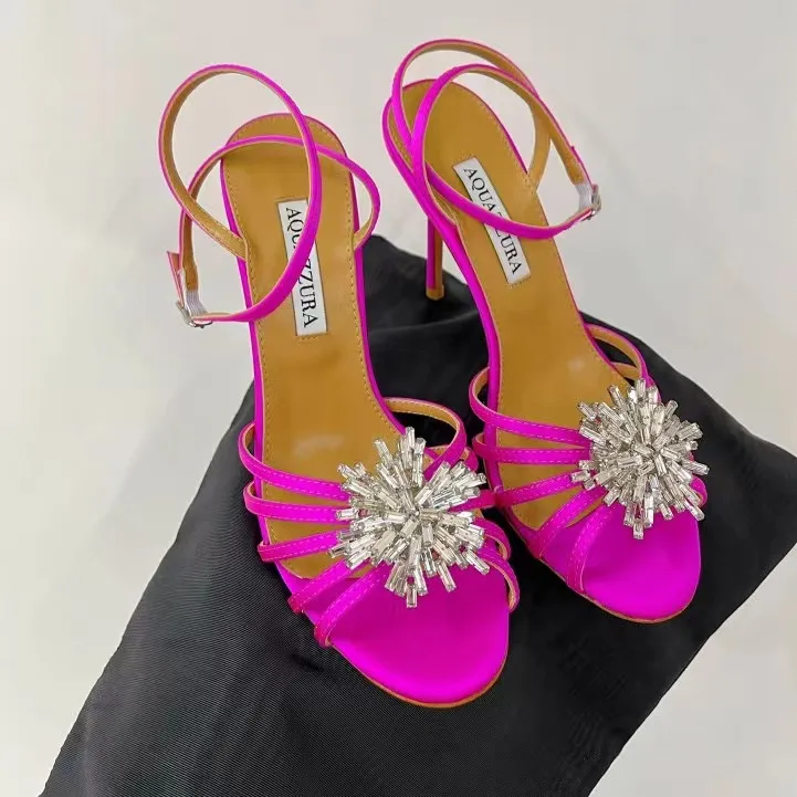 Sandálias de couro estampadas Aquazzura com flor de cristal embelezada com tira no tornozelo e salto agulha 10,5 cm, designers de luxo femininos, sola de couro, vestido de noite, bolsa de sapatos