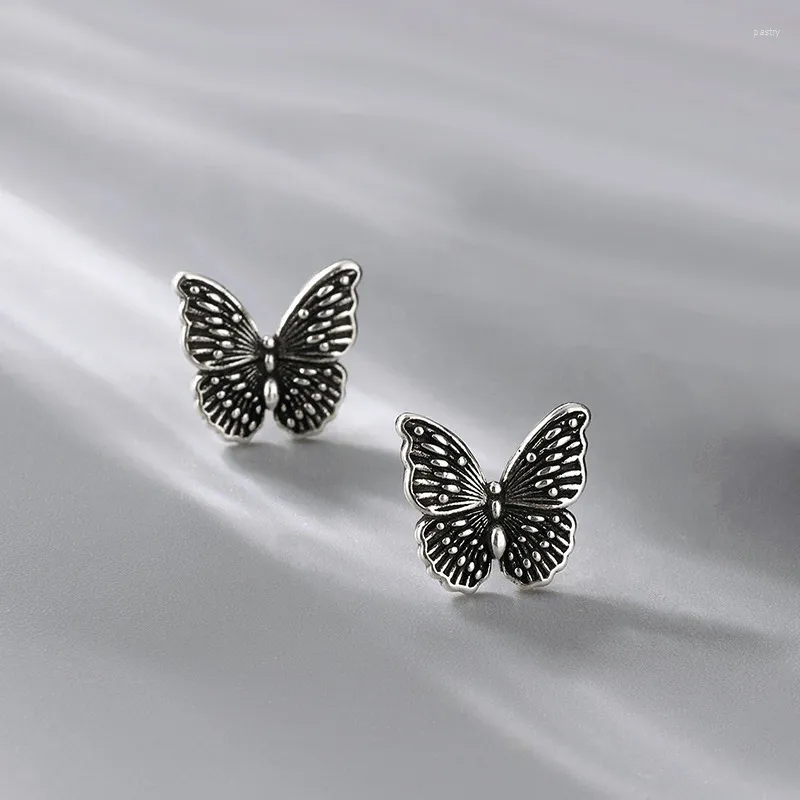 Ohrstecker im Retro-Schmetterlings-Design für Damen mit Sinn für Individualität und Kälte im dunklen Vintage-Stil