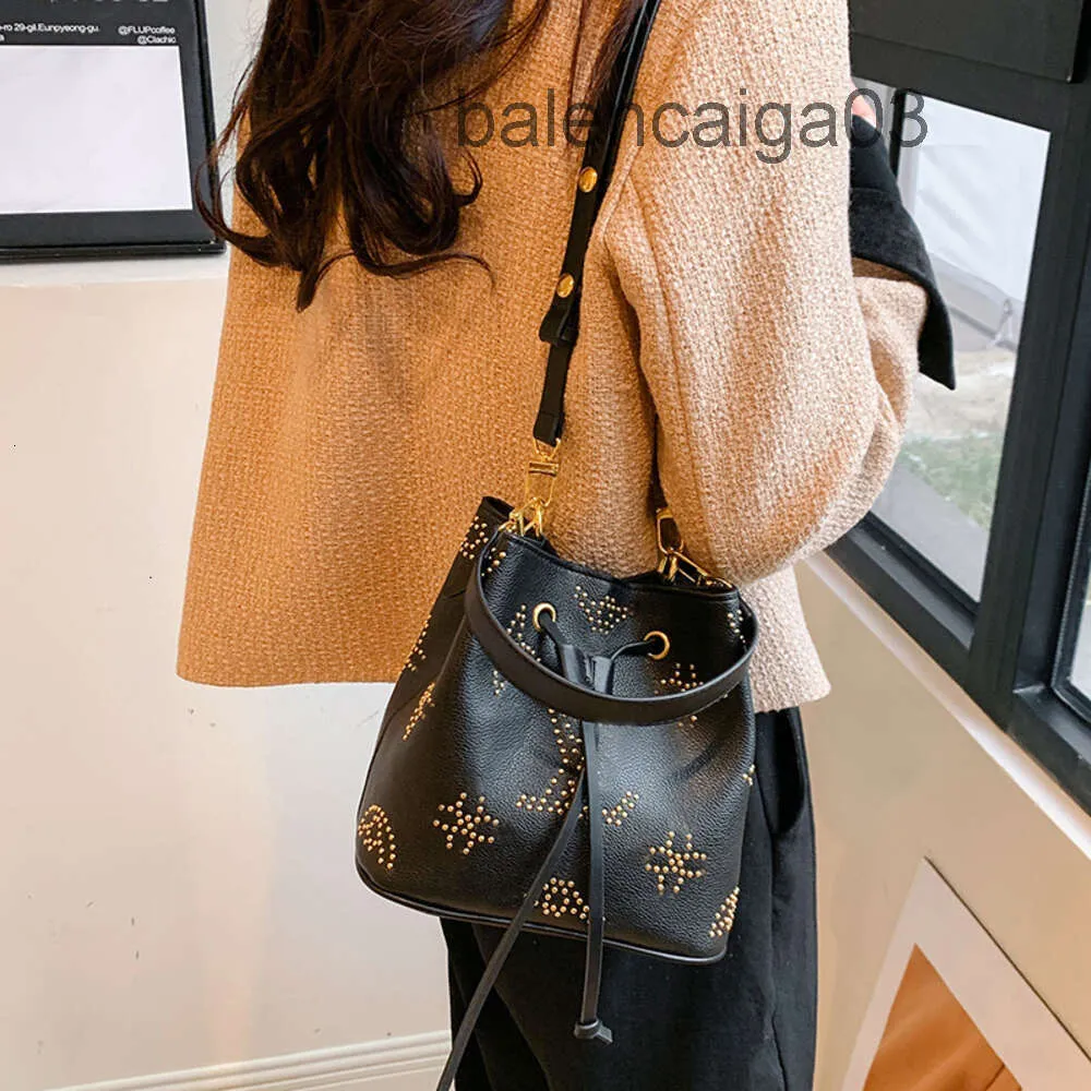 Designer V Bag Handväskor Beach Crossbody The Tote Shoulder Bucket Bag Luxurys Fashion Brands Man Woman Polka Polka Dot Black Leather Messenger Makeup Bag