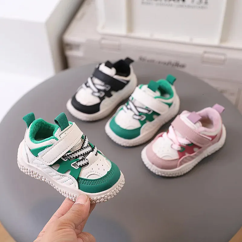 Sneakers Babyschoen Zachte zolen Peuterschoen Pluche Dikke zool Schoen voor jongen Isolatie voor meisje Prinses Sneeuwlaars Zapato Tenis De 231201