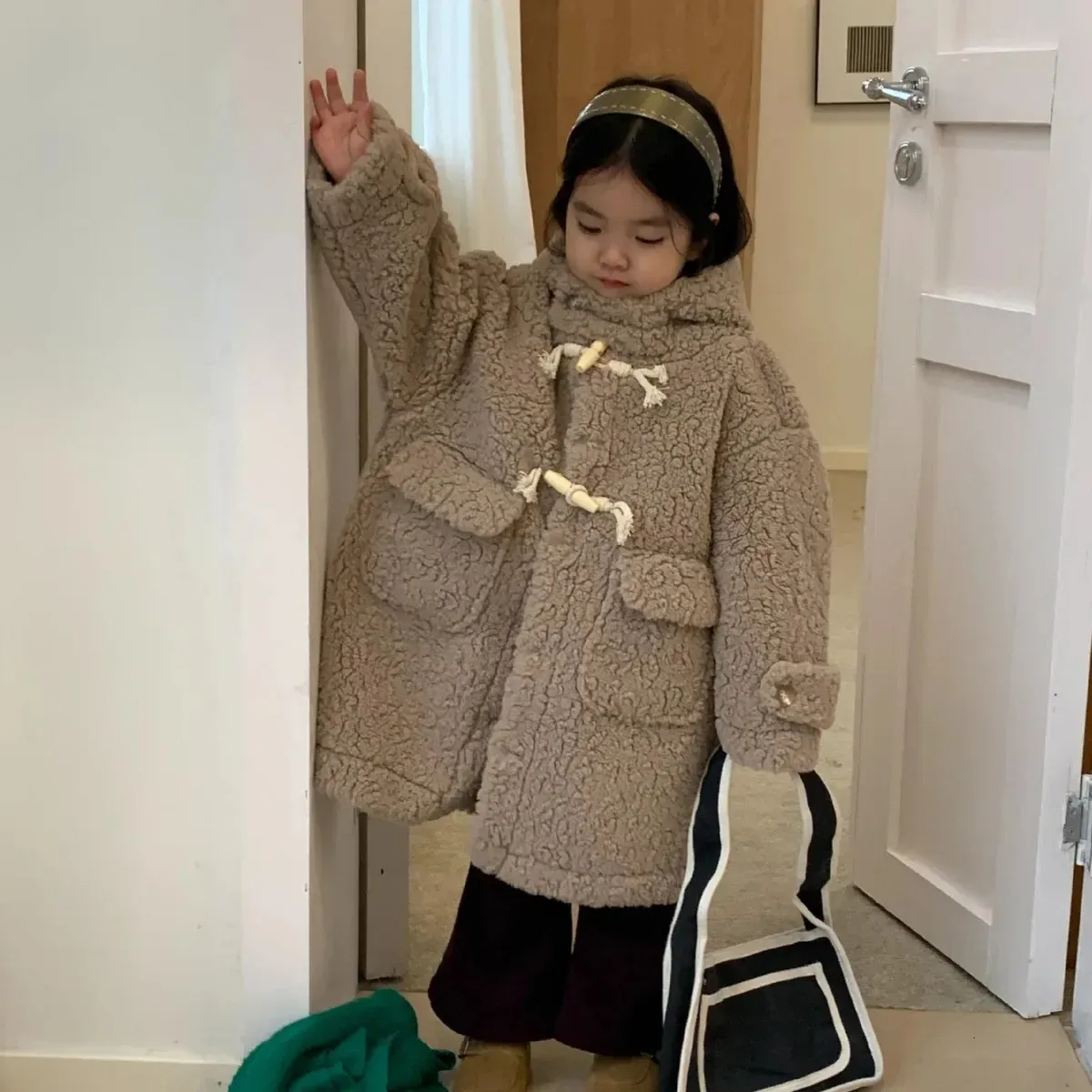 Manteau en duvet pour enfants, vêtement d'hiver coréen, Style étranger, épais, chaud, longue fourrure, pour filles, 2023, 231202