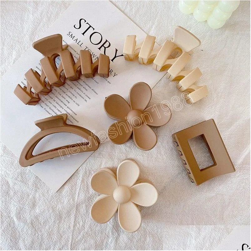 Accessoires de cheveux Coréen Géométrique Creux Griffe Tendance Simple Fleur Clip Barrette Crabe Coiffe Pour Femmes Hairgrip Drop Livraison P Dhbiz