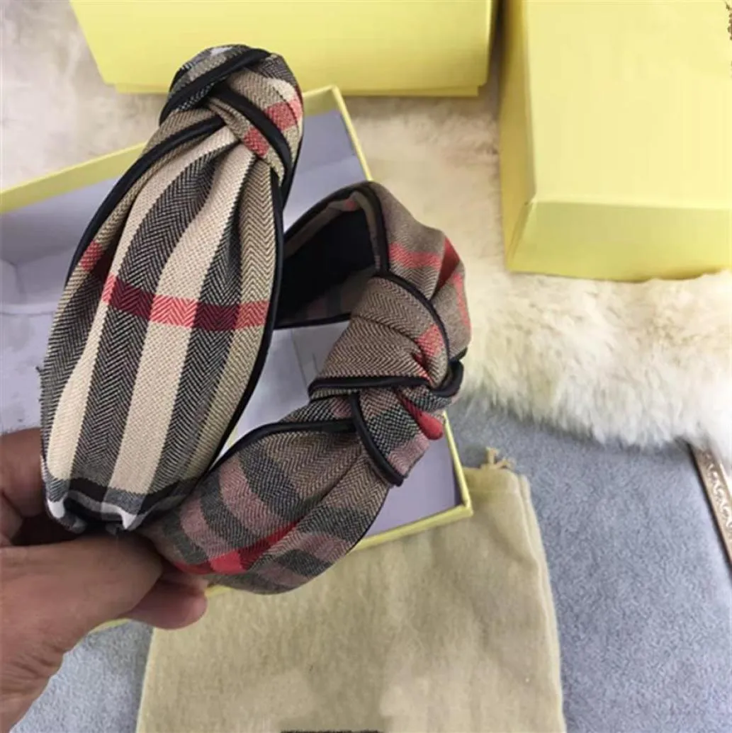 2021 Designer Ins Fashion Bletter Plaid pannband Kvinnor Hårpinnar Girl Pannband Kvinntillbehör för huvudband B031172P8321318