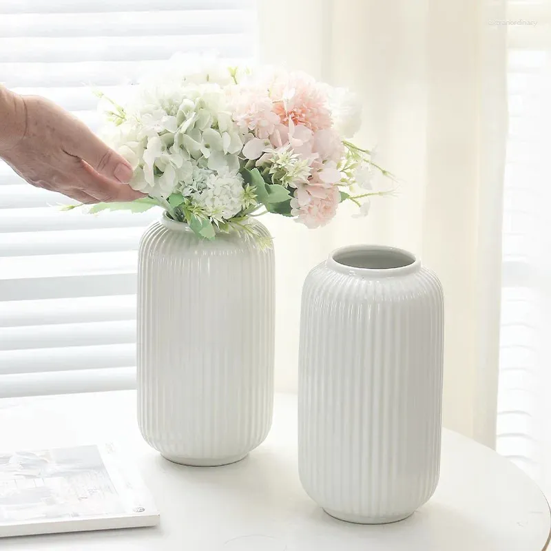 Vasos Branco Vaso de Flor Cerâmica Simples Ornamentos Versáteis Sala de estar TV Armário Varanda Decoração