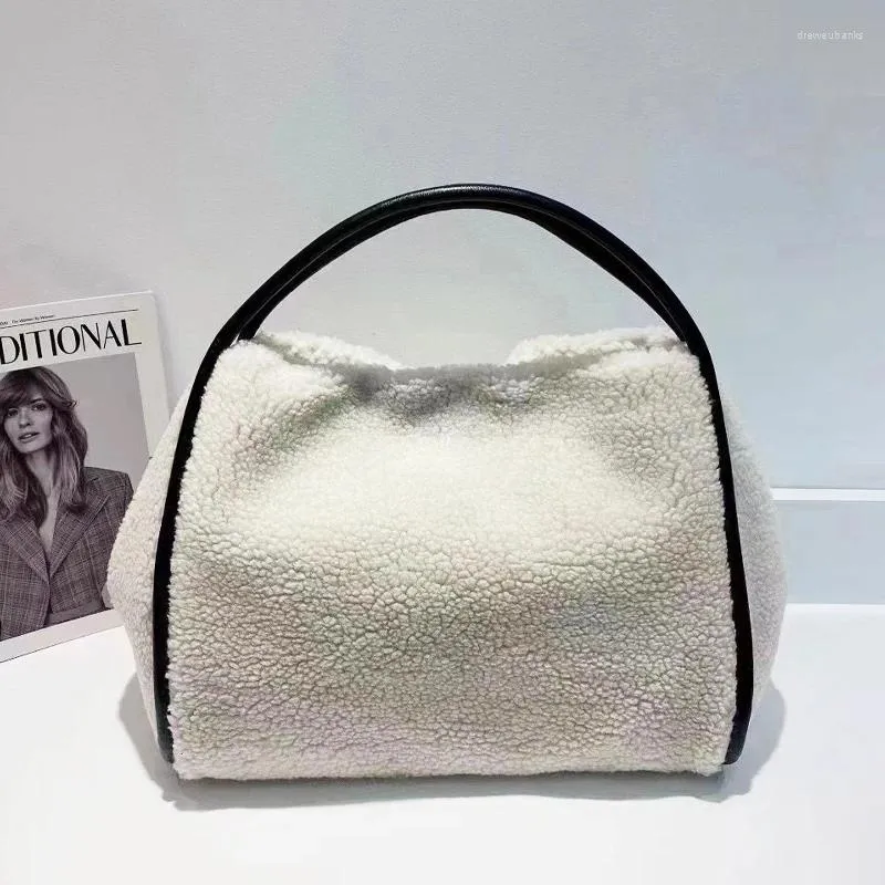 Kvällspåsar faux päls tote för kvinnor lyxiga designer handväskor purses 2024 i imitation lambwool topphandtag stor kapacitet axel axel