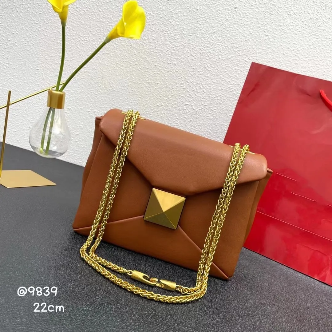 Bolsa feminina de luxo designer bolsa de ombro único clássico rebitado acolchoado couro de ovelha crossbody sacos