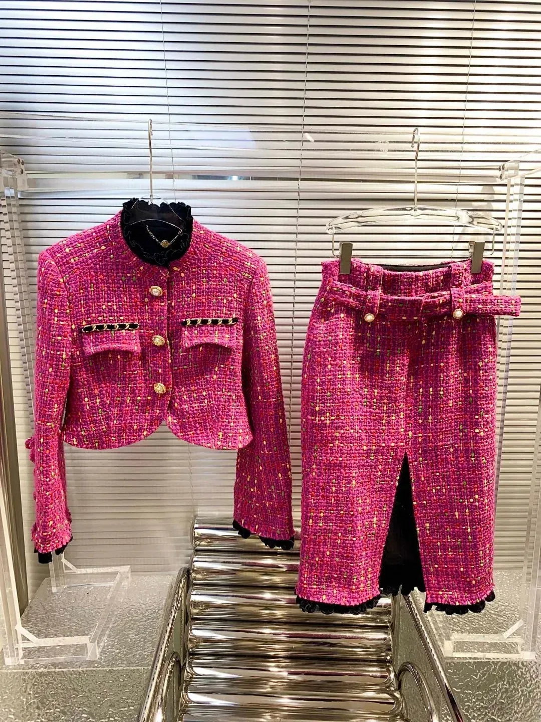 Pantalon de deux pièces pour femmes FW Automne Casual Femmes Haute Qualité Rose Tweed Veste Manteau avec Jupe Midi Costumes Ensembles pour Femme DDXGZ2 11.03 231201