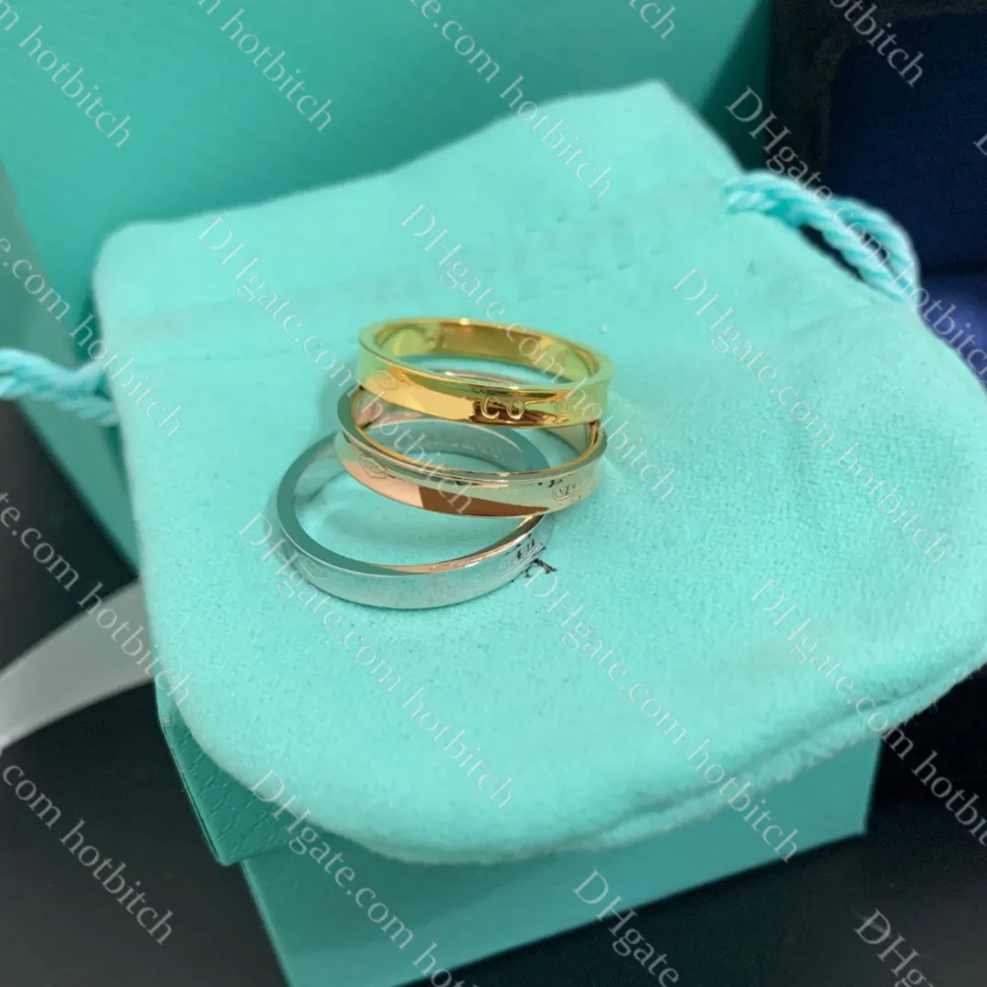 Anello di coppia di design Anelli di lettere classici per uomo Donna Anello di fidanzamento amante di alta qualità Gioielli Regali di San Valentino di Natale di lusso