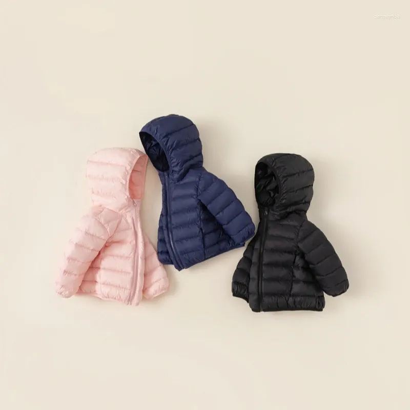 男の子と女の子のための子供用冬のジャケットをコートして、固体色のフード付き90％白いライトコート