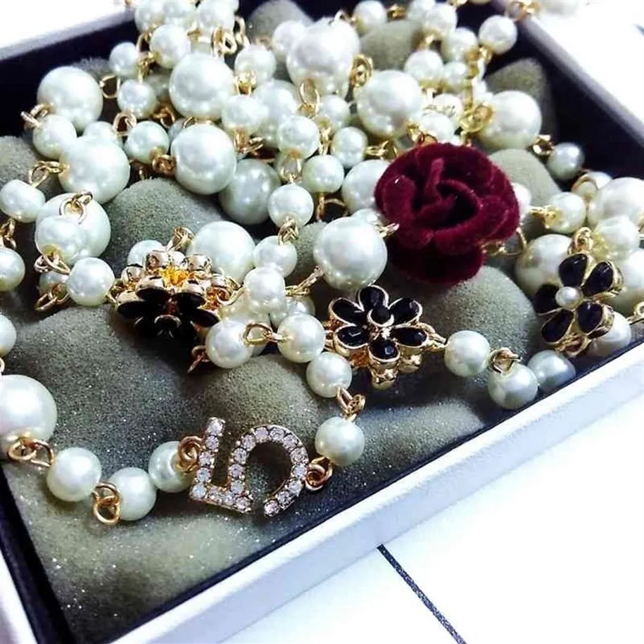 Women Small Fragrant Long Sweater Chain pearl Necklace&pendant golden Luxury flower Pendant Necklace for women290j