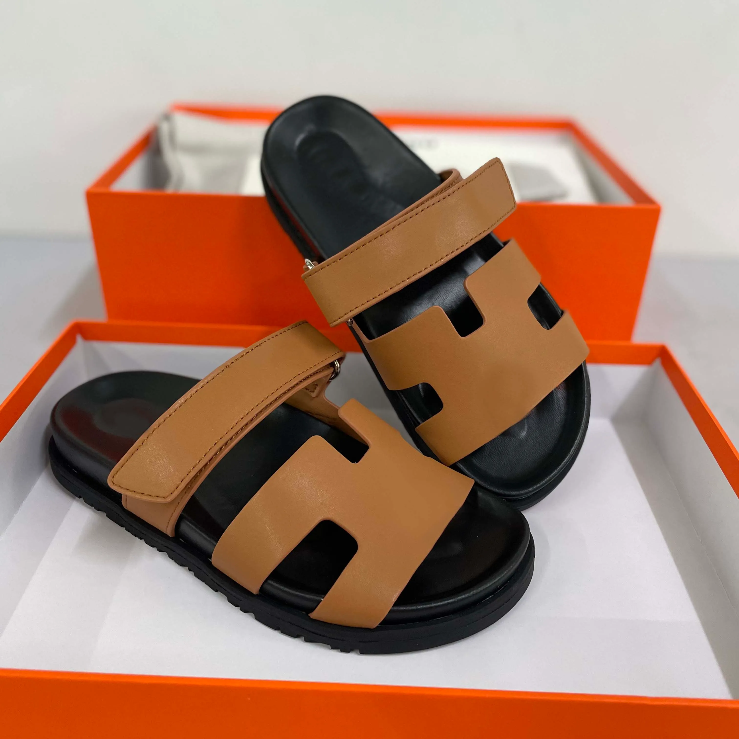 Slippers للنساء المصممين للرجال Slippers Siles Summer Disual Beach Sandals أصلية من الجلد الجودة مع Box AAA+