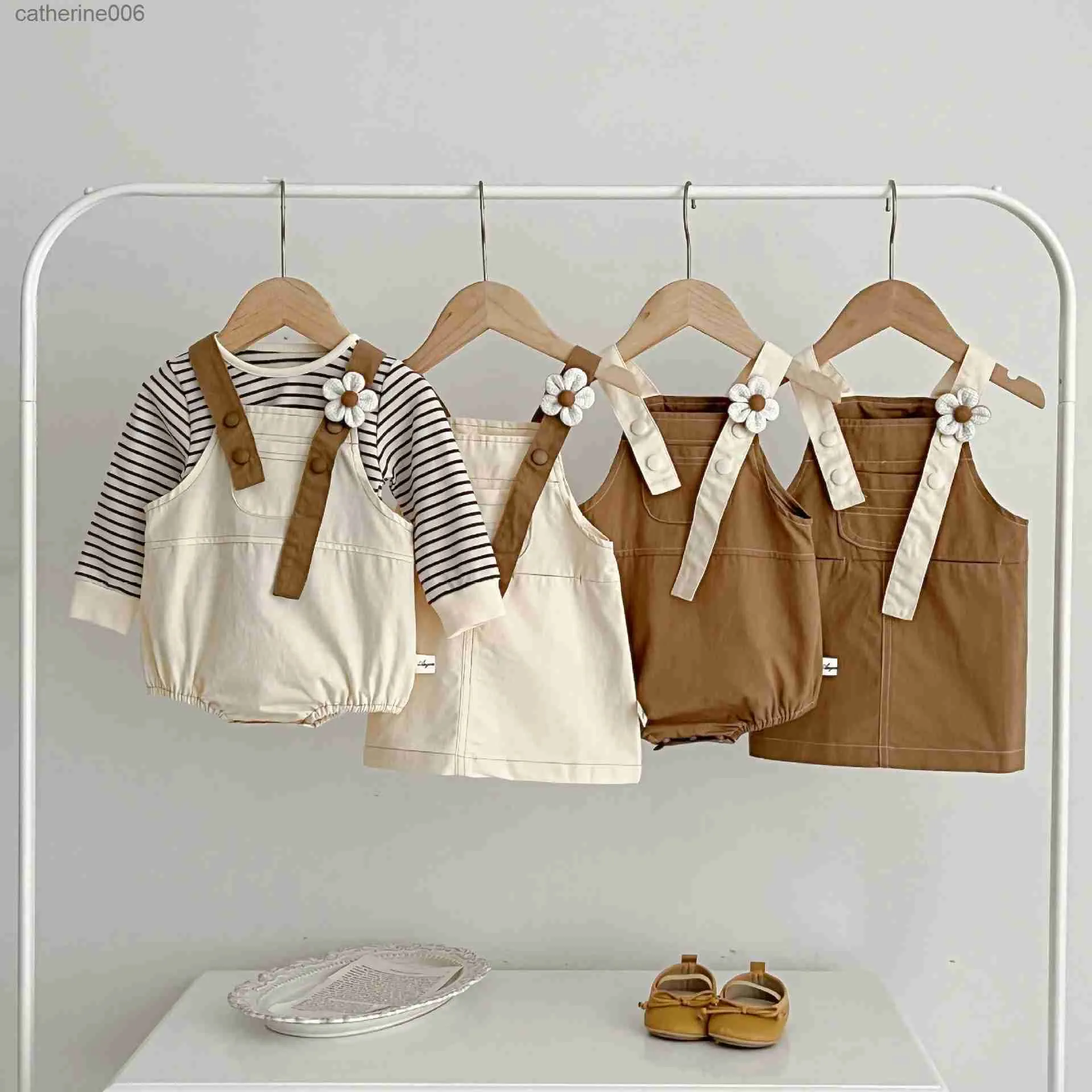 Clothing Sets 2023 Korean Autumn Baby Girls 2PCS Clothes Set Cotton Striped Long Sleeve Tops Suspender Romper Dress Suit Toddler Girls OutfitsL231202