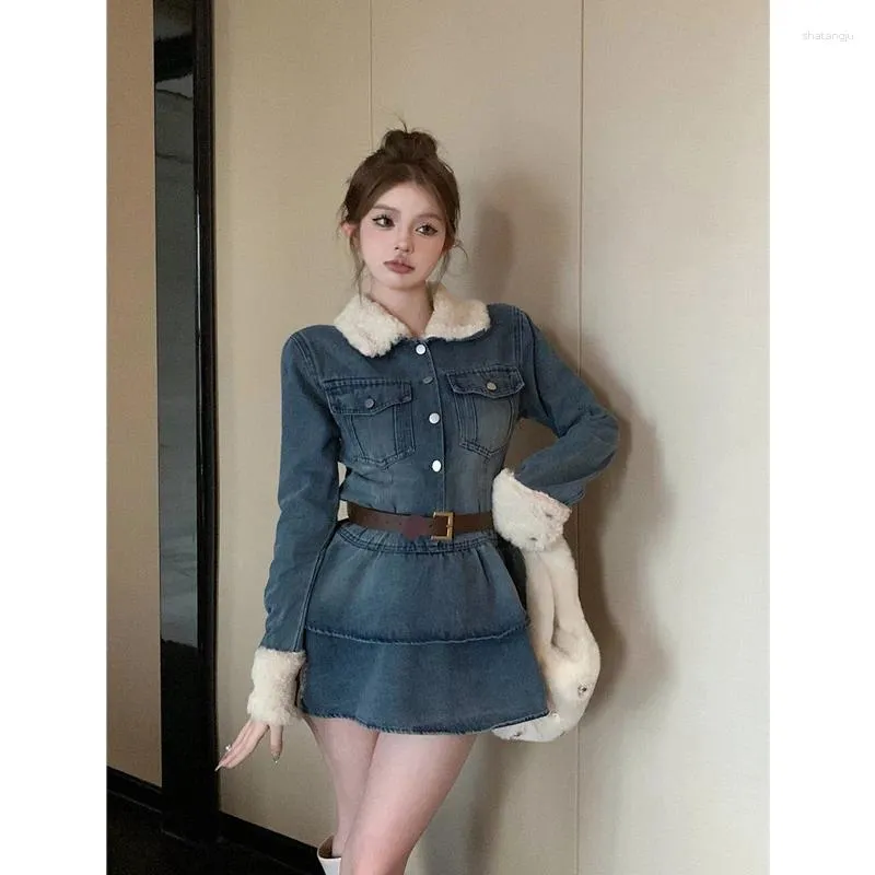 Lässige Kleider Koreanisches süßes Mädchen Retro Patchwork Plüsch Denim Kleid für Frauen Herbst/Winter Slim Fitting Revers Langarm A-Linie Kurz