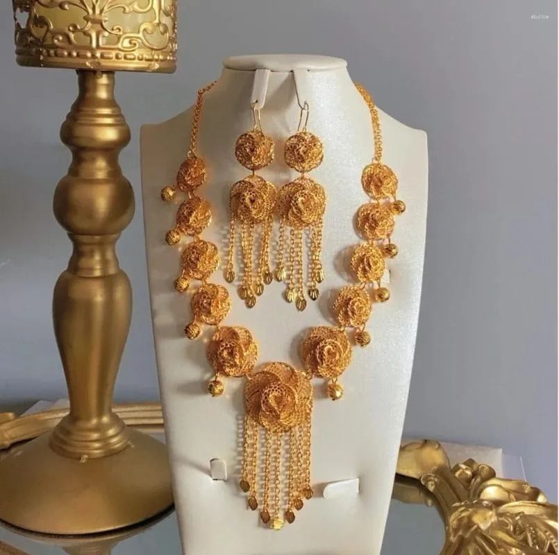 목걸이 귀걸이 세트 2023 Dubai Jewelry Tassel Flower 스타일 여성 신부 파티 YY10160의 두 조각