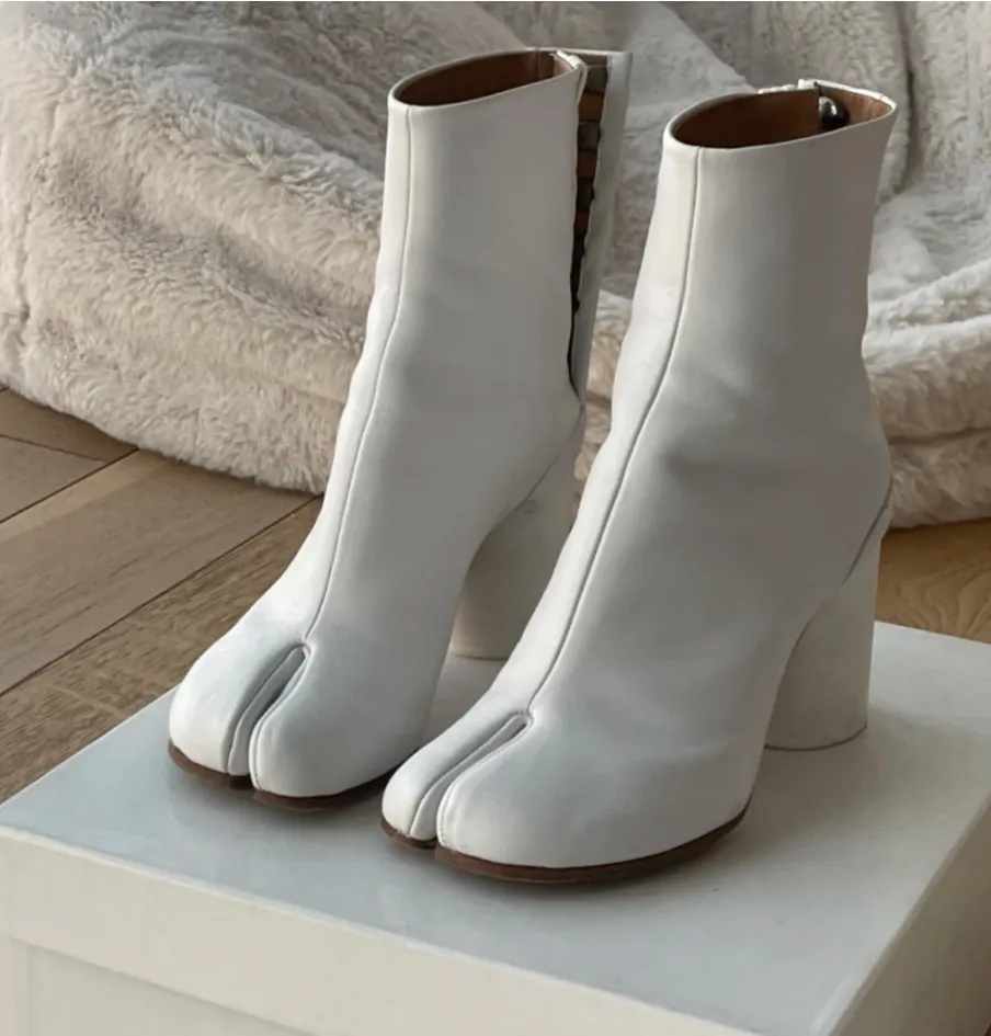 New Color Classic Anatomy Ankle Tabi Boots Thick Heel Round Head Fashion Ankle Boots Neutral Split Toe Luxury Designer Shoes Factory Shoes