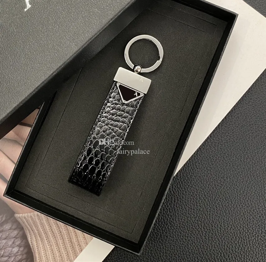 Classique Mode S Triangle Key Designers Boucle Lovers Voiture Porte-clés En Cuir À La Main Porte-clés Hommes Femmes Sac Pendentif Accessoires Marque