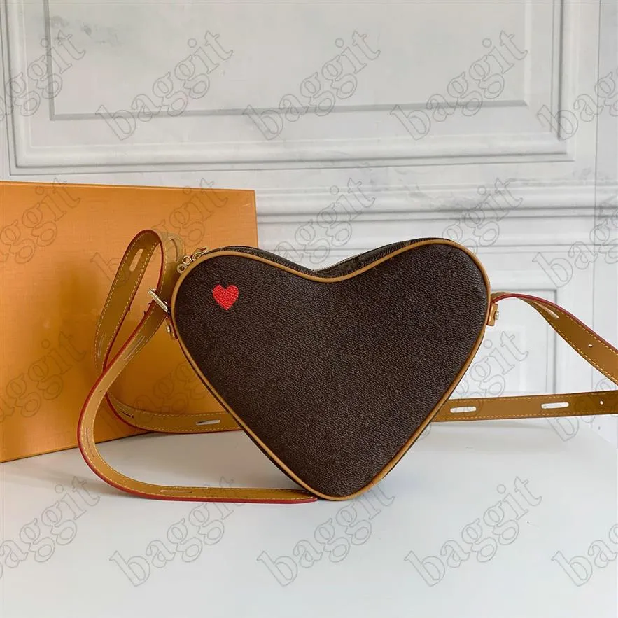 Spel på Coeur Womens Designer Red Heart Shape Bag Coin Purse Shoulder Cross Body Liten Handbag Pouch Cruise Mini Bags M574562034
