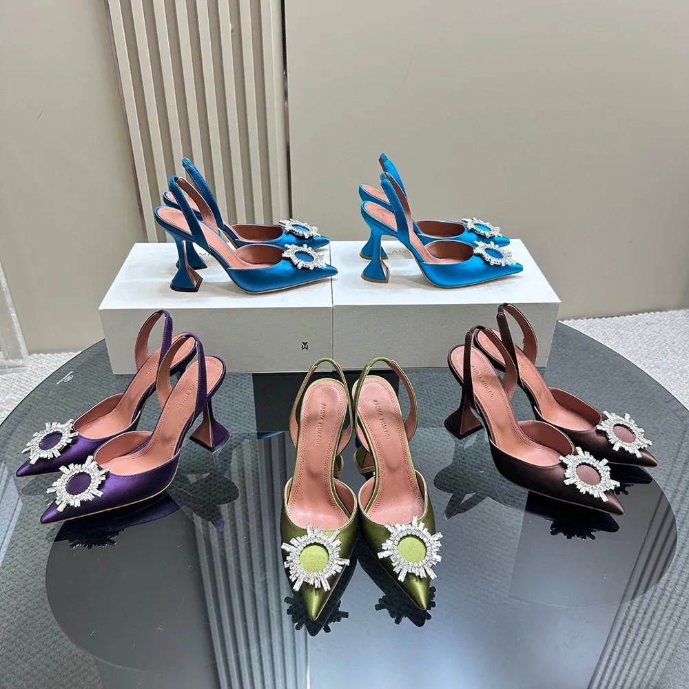 Amina Muaddi Crystal-Embellished Backle Stain Pumps Shoes Spool Heels Slingback Sandals女性の豪華なデザイナードレスシューズイブニングサンダル