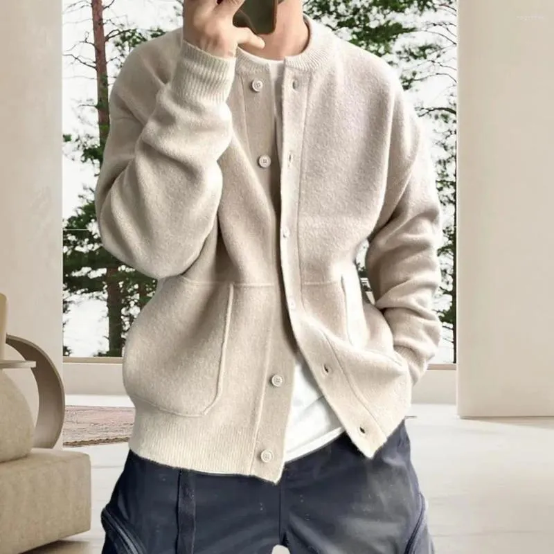 メンズセーターセーターセーターコートスタイリッシュなニット厚いポケットと秋の冬のために暖かいシングルブレスト