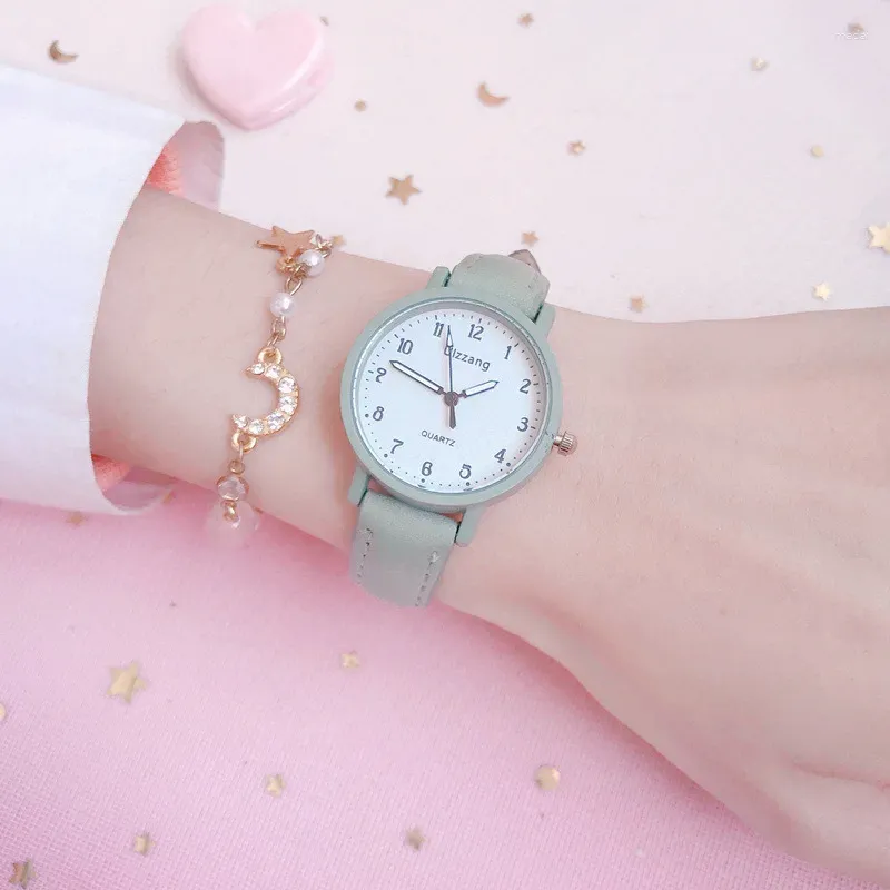 腕時計シンプルな漫画番号レザーストラップウォッチカジュアルレディースクォーツ腕時計女性用ブレスレット